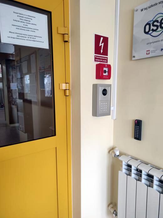 System odbioru dzieci z identyfikatorami dla uczniów i kartami dostępu