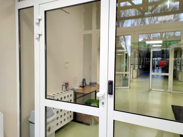 Bezpieczna szkoła - system bezpieczeństwa z kontrolą dostępu